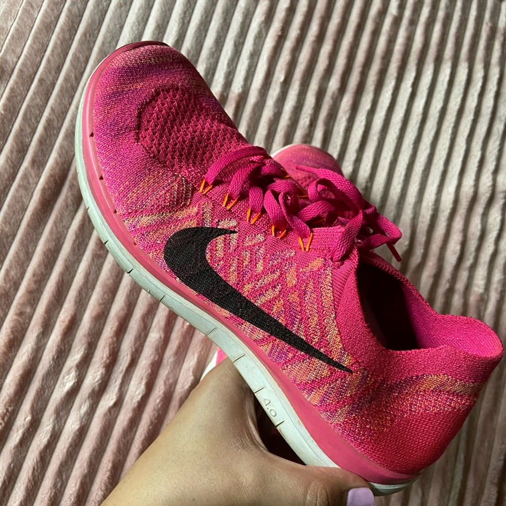 PINK NIKE RUNNING SHOES